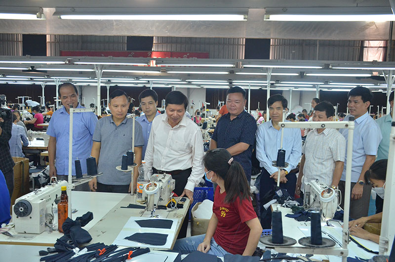 Huyện Tân Lạc tăng cường xây dựng tổ chức Đảng, đoàn thể trong các đơn vị kinh tế tư nhân