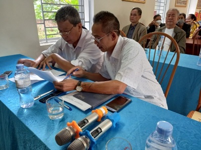 Bí thư chi bộ và tổ trưởng tổ nhân dân tổ 17, hai con chim đầu đàn của  chi hội học tập tiêu biểu phường Hữu nghị