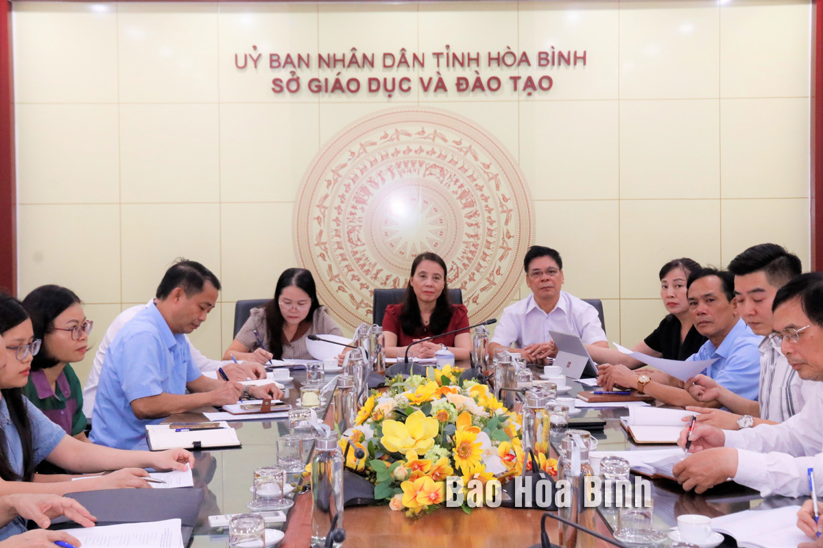 Ảnh: Các đại biểu dự hội thảo tại điểm cầu tỉnh Hoà Bình