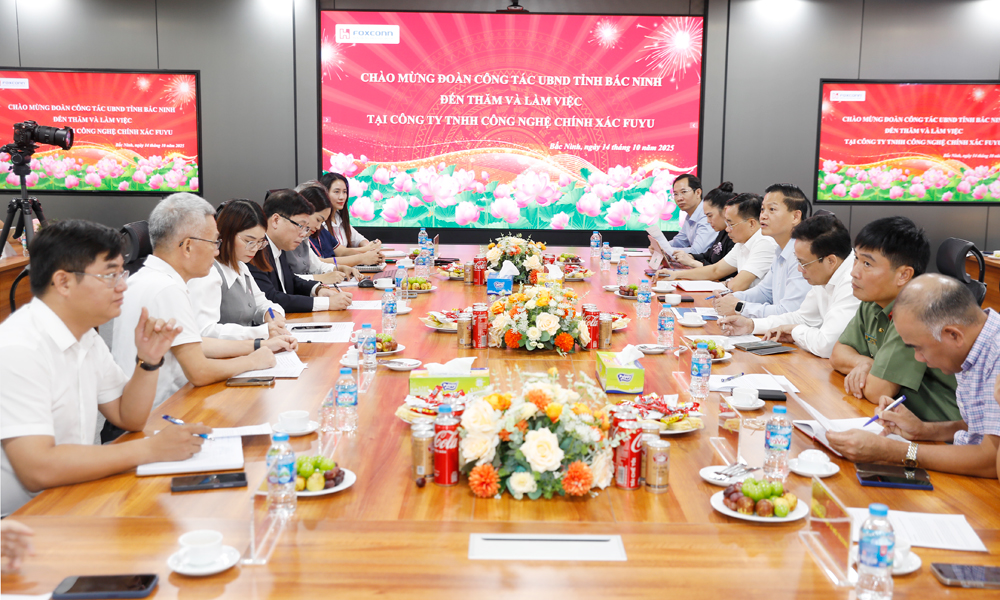 Quang cảnh buổi làm việc tại Công ty trách nhiệm hữu hạn Công nghệ chính xác Fuyu.