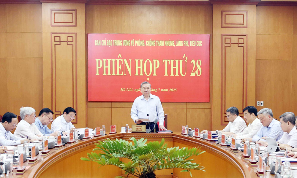 Tổng Bí thư Tô Lâm, Trưởng Ban Chỉ đạo Trung ương về phòng, chống tham nhũng, lãng phí, tiêu cực phát biểu tại phiên họp.