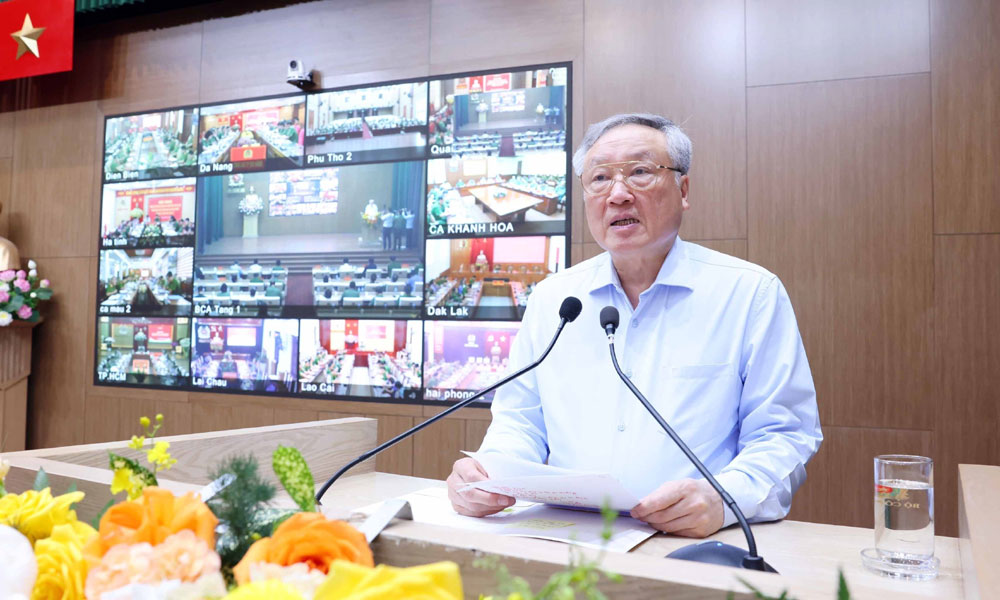 Phó Thủ tướng Thường trực Chính phủ Nguyễn Hòa Bình phát biểu chỉ đạo.