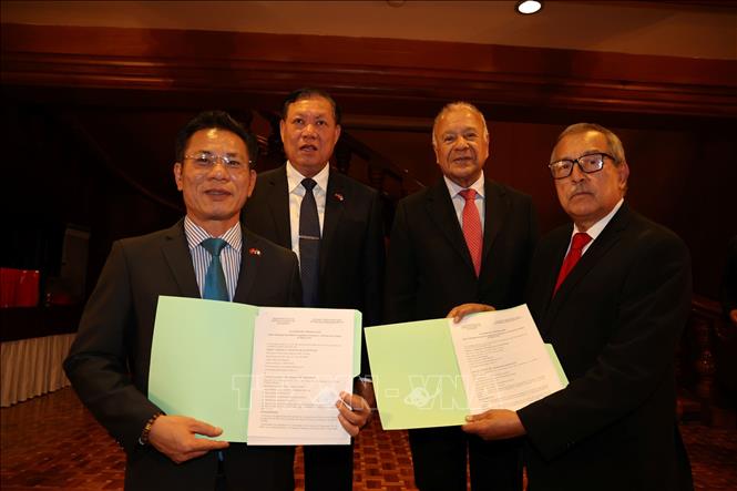 Lễ ký kết thỏa thuận hợp tác giữa Bệnh viện Châm cứu Trung ương Việt Nam và Đảng Lao động Mexico. Ảnh: Phi Hùng/TTXVN