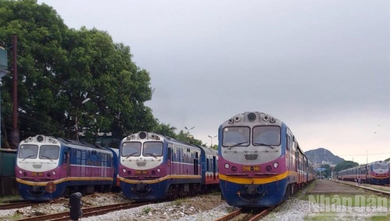 Thông tư 33 và 34/2025/TT-BXD quy định nhiều nội dung quan trọng từ niên hạn phương tiện, tiêu chuẩn lái tàu đến tổ chức chạy tàu và phòng, chống thiên tai.