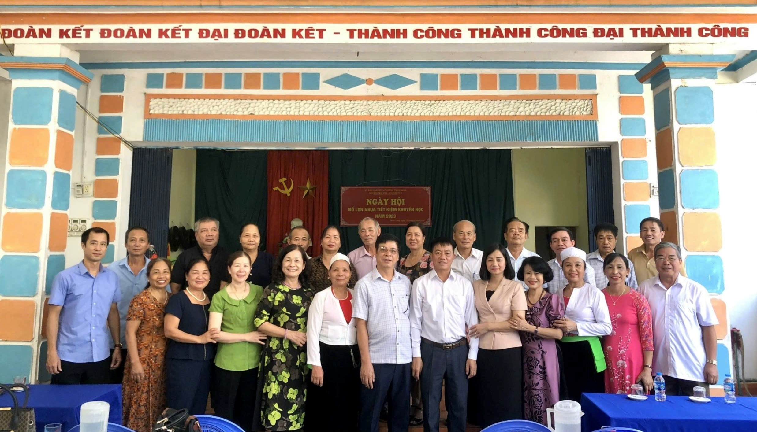 Ảnh: Ngày hội mổ lợn nhựa tại tổ 9, phường Thịnh Lang, thành phố Hoà Bình.