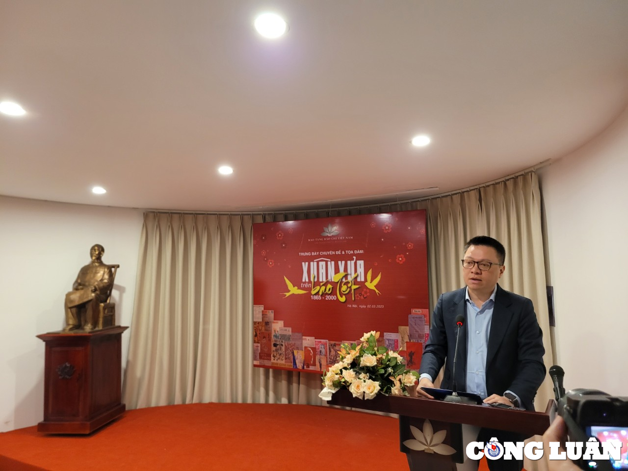 Nhà báo Lê Quốc Minh, Ủy viên Trung ương Đảng, Tổng biên tập Báo Nhân Dân, Phó Trưởng ban tuyên giáo Trung ương, Chủ tịch Hội Nhà báo Việt Nam chủ trì buổi tọa đàm.