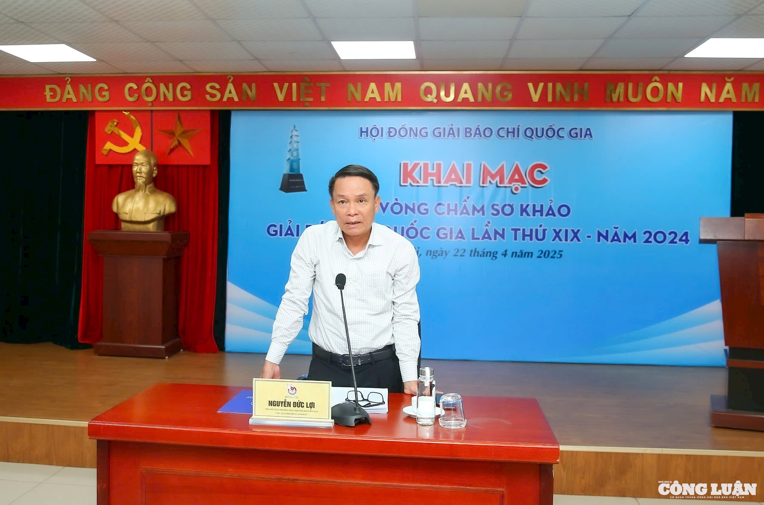Phó Chủ tịch Thường trực Hội Nhà báo Việt Nam Nguyễn Đức Lợi phát biểu.