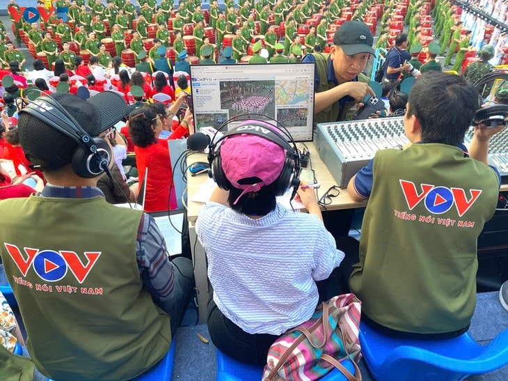 Đội ngũ biên tập viên, dẫn chương trình tham gia lễ tổng duyệt để chuẩn bị cho cuộc tường thuật trực tiếp sáng 30/4 đạt hiệu quả cao nhất, truyền đạt trọn vẹn không khí Lễ kỷ niệm đến đồng bào, chiến sỹ cả nước và người Việt Nam ở nước ngoài. (Ảnh: VOV)