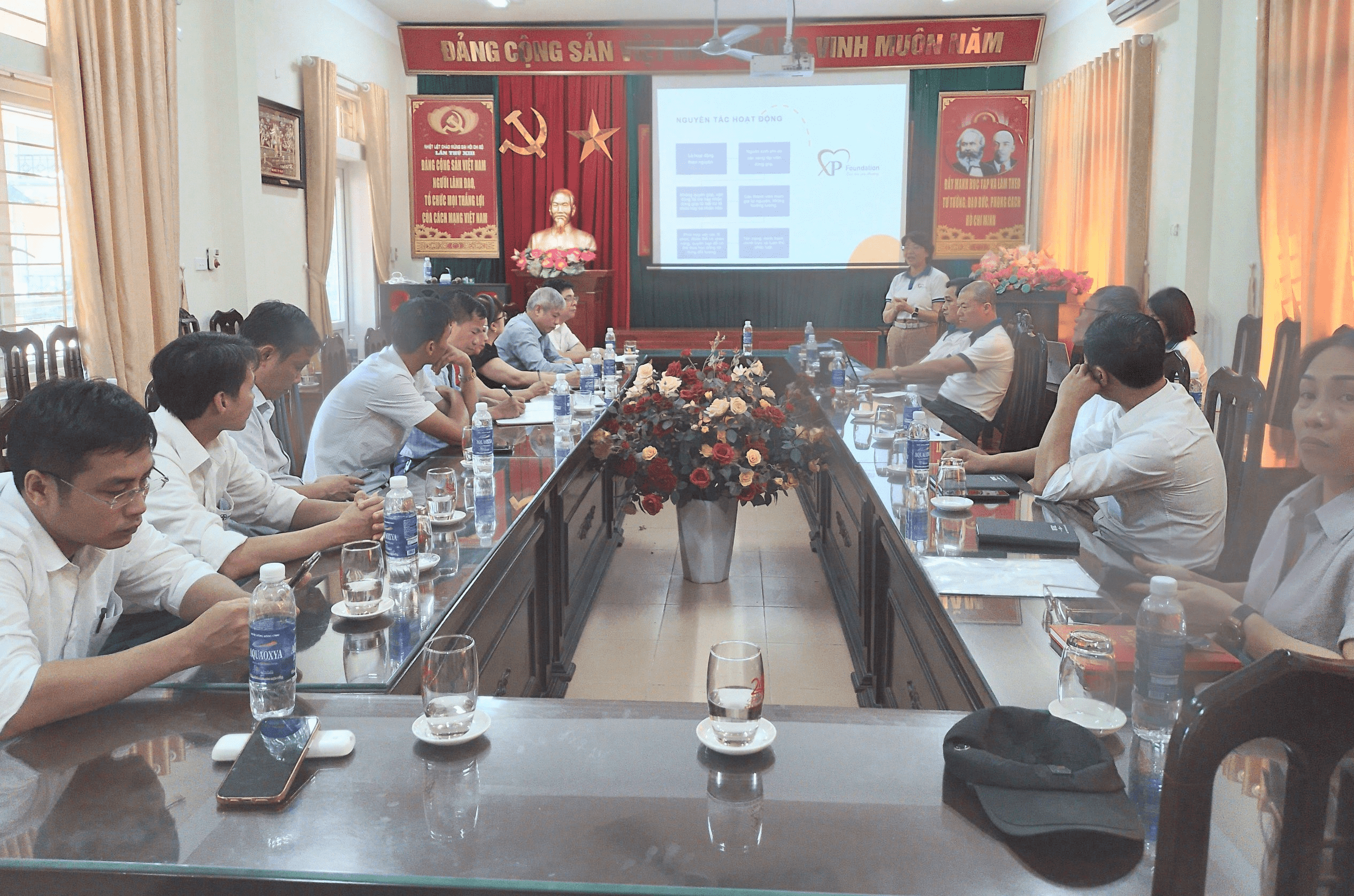 Ảnh: Bà Phạm Minh An - Giám đốc Chương trình “ Học bổng XP - Thắp sáng ước mơ” Phát biểu tại hội nghị tập huấn