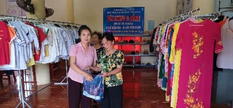 Đại biểu đến dự được tự chọn những đồ dùng mà mình thiếu
