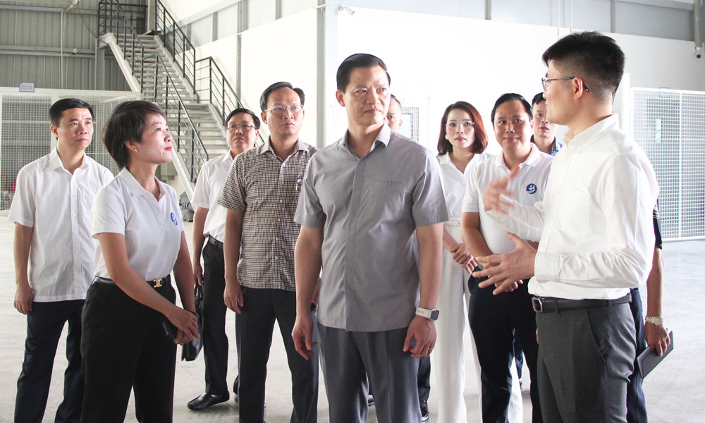 Đồng chí Vương Quốc Tuấn kiểm tra dự án hạ tầng, kho bãi Trung tâm Logistics quốc tế thành phố Bắc Giang.