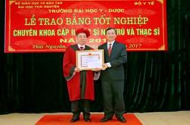 Ông Nguyễn Văn Thoả nhận Bằng Bác sỹ Chuyên khoa II tại Trường Đại học Y Dược Thái Nguyên