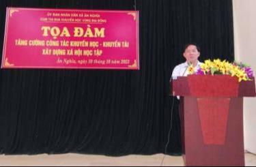 Ảnh: Ông Bùi Văn Dương, UVBTV huyện uỷ, Phó CT UBND huyện Lạc Sơn phát biểu tại buổi Toạ đàm.