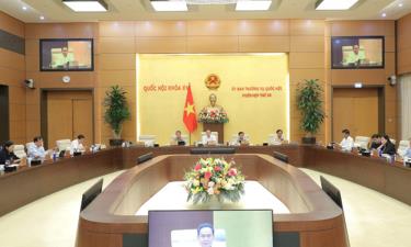 Quang cảnh phiên họp.