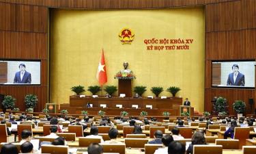 Sáng 31/10, Bộ trưởng Bộ Công an Lương Tam Quang trình bày Tờ trình về 4 dự án: Luật sửa đổi, bổ sung một số điều của Luật Công nghiệp quốc phòng, an ninh và động viên công nghiệp; Luật An ninh mạng; Luật Bảo vệ bí mật nhà nước (sửa đổi); Luật sửa đổi, bổ sung một số điều của 10 luật có liên quan đến an ninh, trật tự.