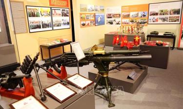 Triển lãm trưng bày nhiều hiện vật giá trị.