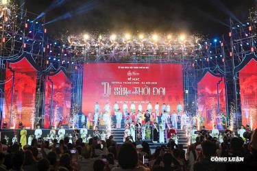 Lễ bế mạc Festival Thăng Long - Hà Nội 2025 diễn ra tại Quảng trường Đông Kinh Nghĩa Thục, Hà Nội tối 16/11.