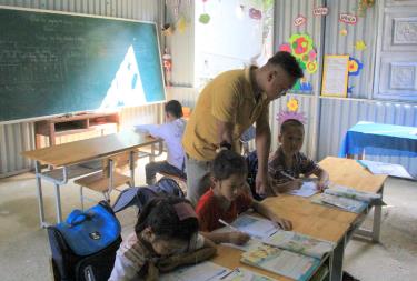 Ảnh: Năm 2024, tỉnh Hòa Bình phấn đấu đạt chuẩn xóa mù chữ mức độ 2