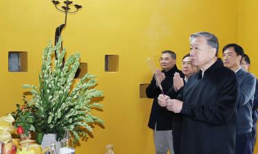 Tổng Bí thư Tô Lâm đến dâng hương tưởng niệm Chủ tịch Hồ Chí Minh tại Khu Di tích Chủ tịch Hồ Chí Minh ở Phủ Chủ tịch.