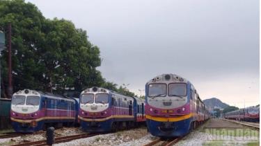 Thông tư 33 và 34/2025/TT-BXD quy định nhiều nội dung quan trọng từ niên hạn phương tiện, tiêu chuẩn lái tàu đến tổ chức chạy tàu và phòng, chống thiên tai.