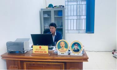 Ảnh: Ông Nguyễn Quang Tuấn, xóm Ao Trạch, xã Mông Hóa, thành phố Hòa Bình