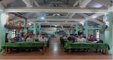 Ảnh: Một buổi sinh hoạt tại Nhà văn hoá Khu Lạng, thị trấn Bo, huyện Kim Bôi.