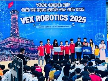 Đội tuyển Robotics của Trường THCS Lý Tự Trọng- HOA BINH 1-20256 H nhận giải 4 vòng chung kết trên 53 đội thi