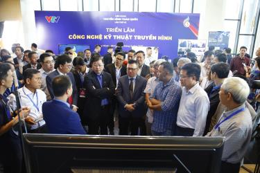 Các đại biểu dự Khai mạc Triển lãm Công nghệ kỹ thuật truyền hình. Ảnh: VTV