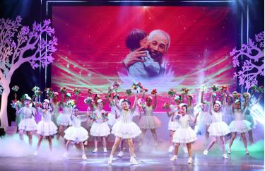 Chương trình sử dụng nhiều hình ảnh tư liệu giá trị, ý nghĩa.