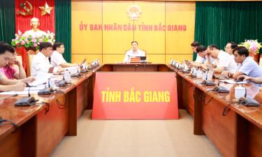 Đồng chí Nguyễn Việt Oanh chủ trì tại điểm cầu tỉnh Bắc Giang.