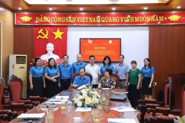 Ảnh: lãnh đạo Hội Khuyến học tỉnh và Liên đoàn Lao động tỉnh ký kết chương trình phối hợp hoạt động giai đoạn 2024-2030
