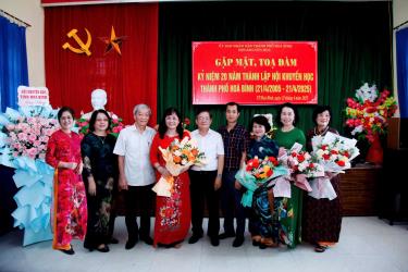 Ảnh: đại biểu, lãnh đạo HKH thành phố Hòa Bình qua các thời kỳ